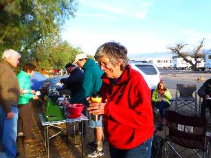 wDV-2015-bike-day1-2  Cheryl organizes.jpg (308153 bytes)